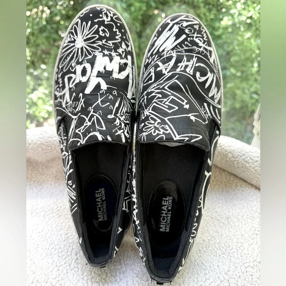 Michael Kors New York “Keaton” Black and White Leather upper white sole 9.5. VGC - Picture 8 of 16